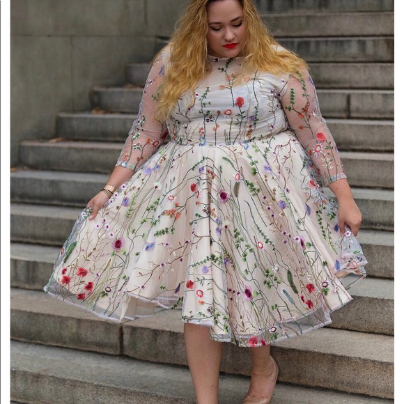 Dresses & Skirts - Weekend sale Beautiful lace gown